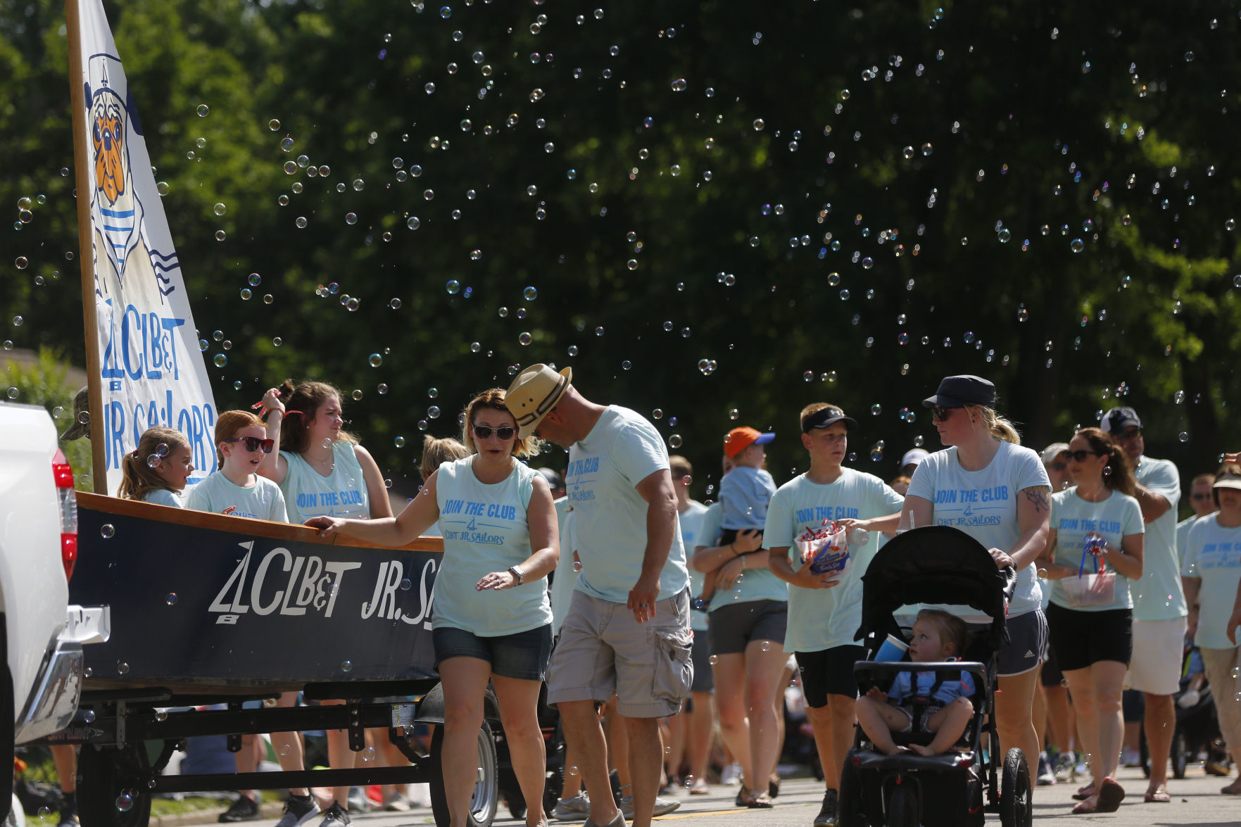 Clear Lake Parade 01